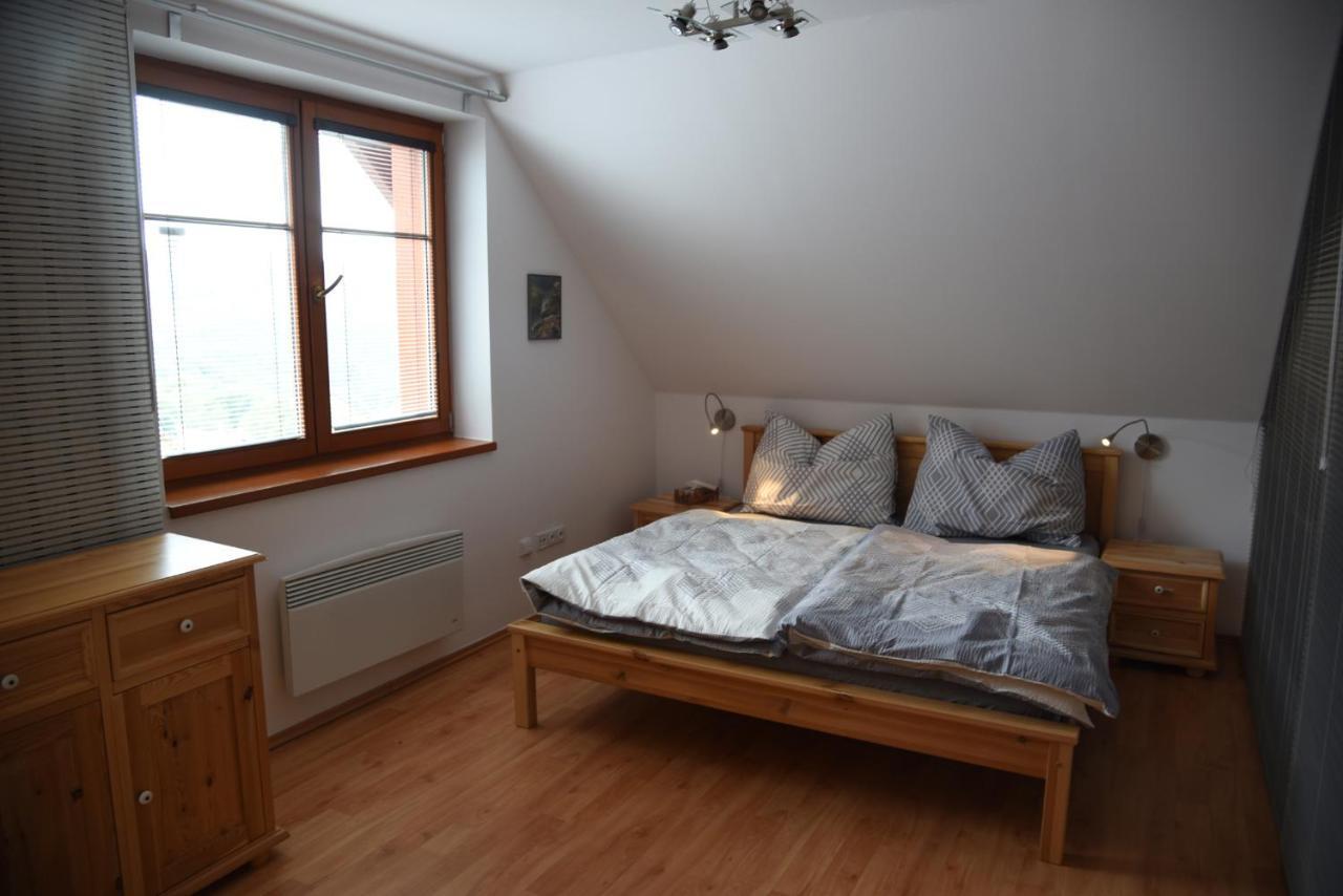 Apartman Mezi Kopci - Mid Hills Apartment Roudnice المظهر الخارجي الصورة